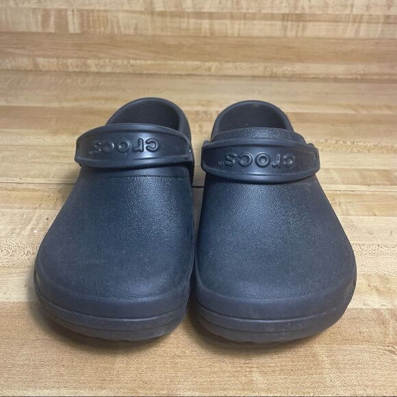 Crocs Womens 6 Men 4 Clogs Closed Toe Black Rubber Slip On Shoes Comfort - Picture 2 of 5